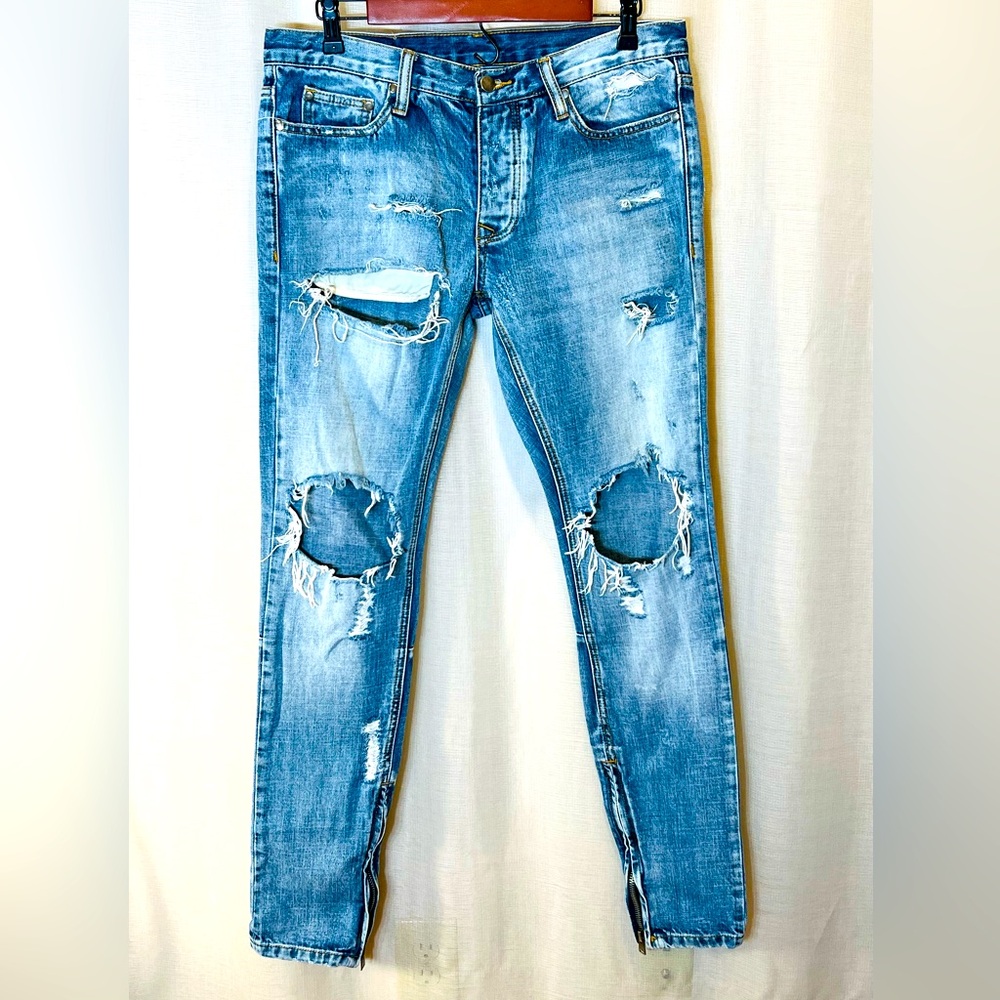 MNML men’s torn blue denim jeans size 32